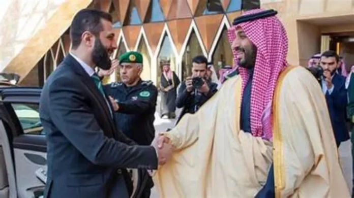 Ahmed al-Sharaa, président syrien, arrive en France pour sa première visite en Europe, visant à obtenir un soutien international pour stabiliser son pays.