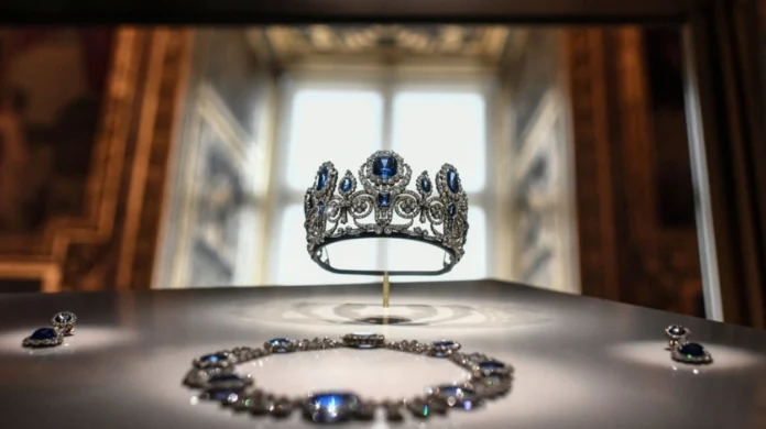 Louvre looted, legacy born France’s jewels now world’s obsession Louvre looted, legacy born France’s jewels now world’s obsession